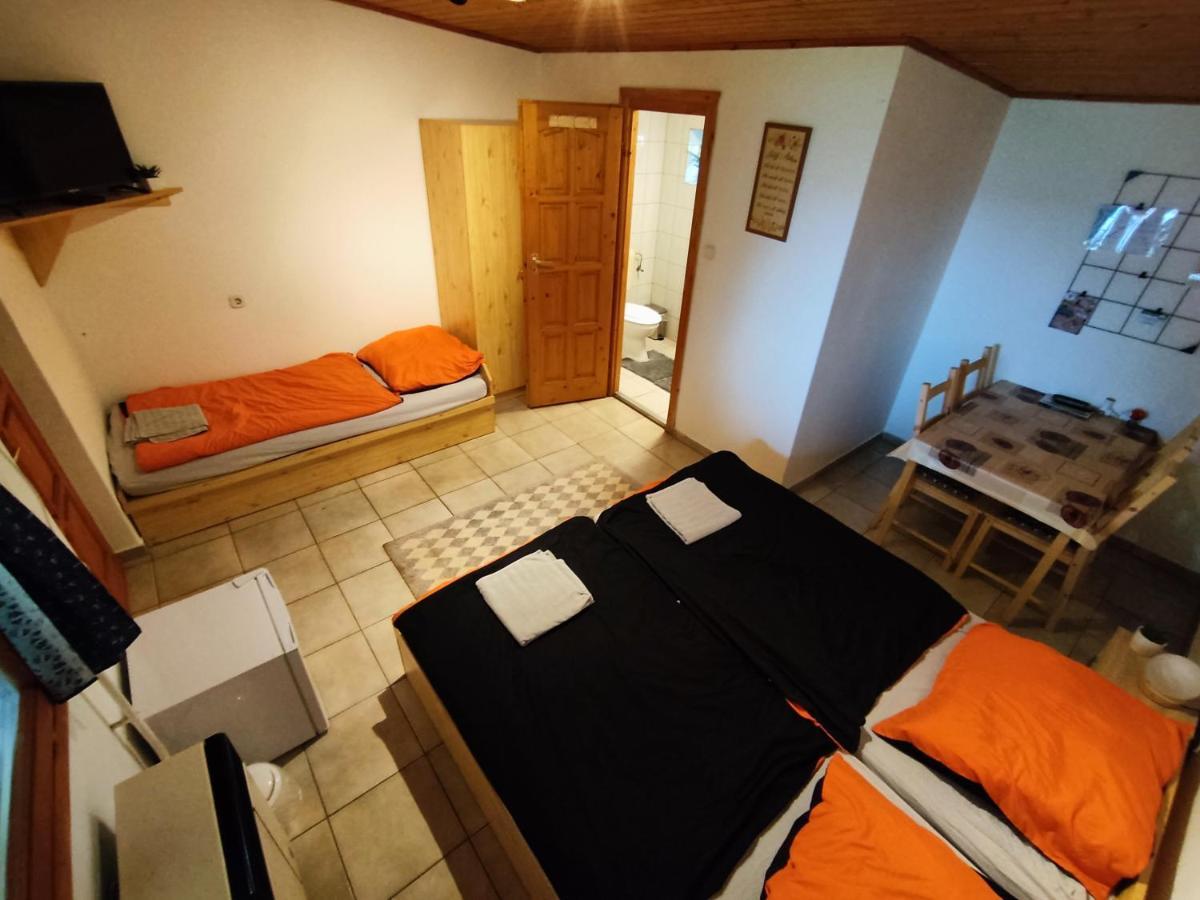 Suello Feszek Apartman Apartment Tiszafured Luaran gambar