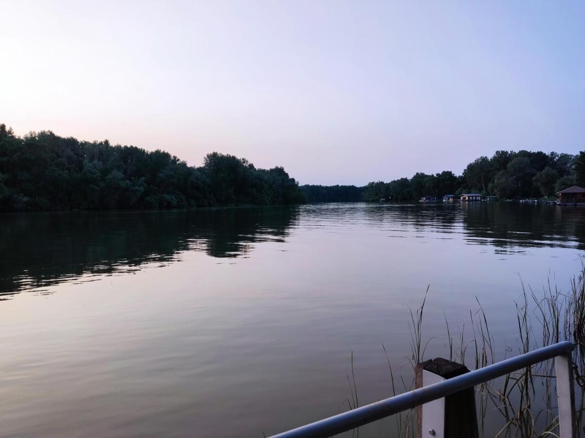 Suello Feszek Apartman Apartment Tiszafured Luaran gambar